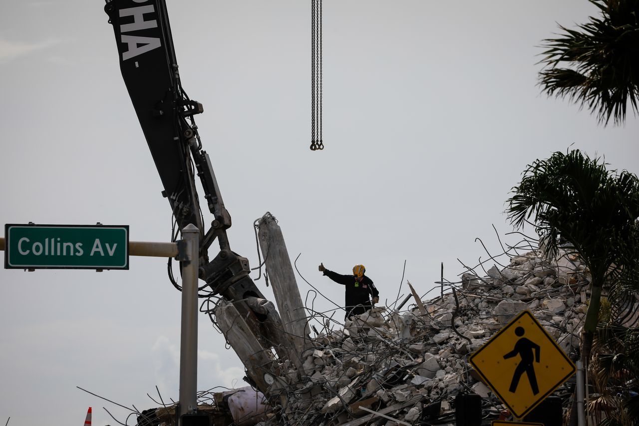 Miami'de çöken binada ölenlerin sayısı 27'ye yükseldi! 118 kişi halen enkaz altında 5