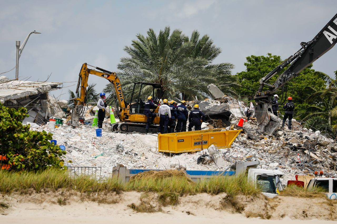 Miami'de çöken binada ölenlerin sayısı 27'ye yükseldi! 118 kişi halen enkaz altında 9
