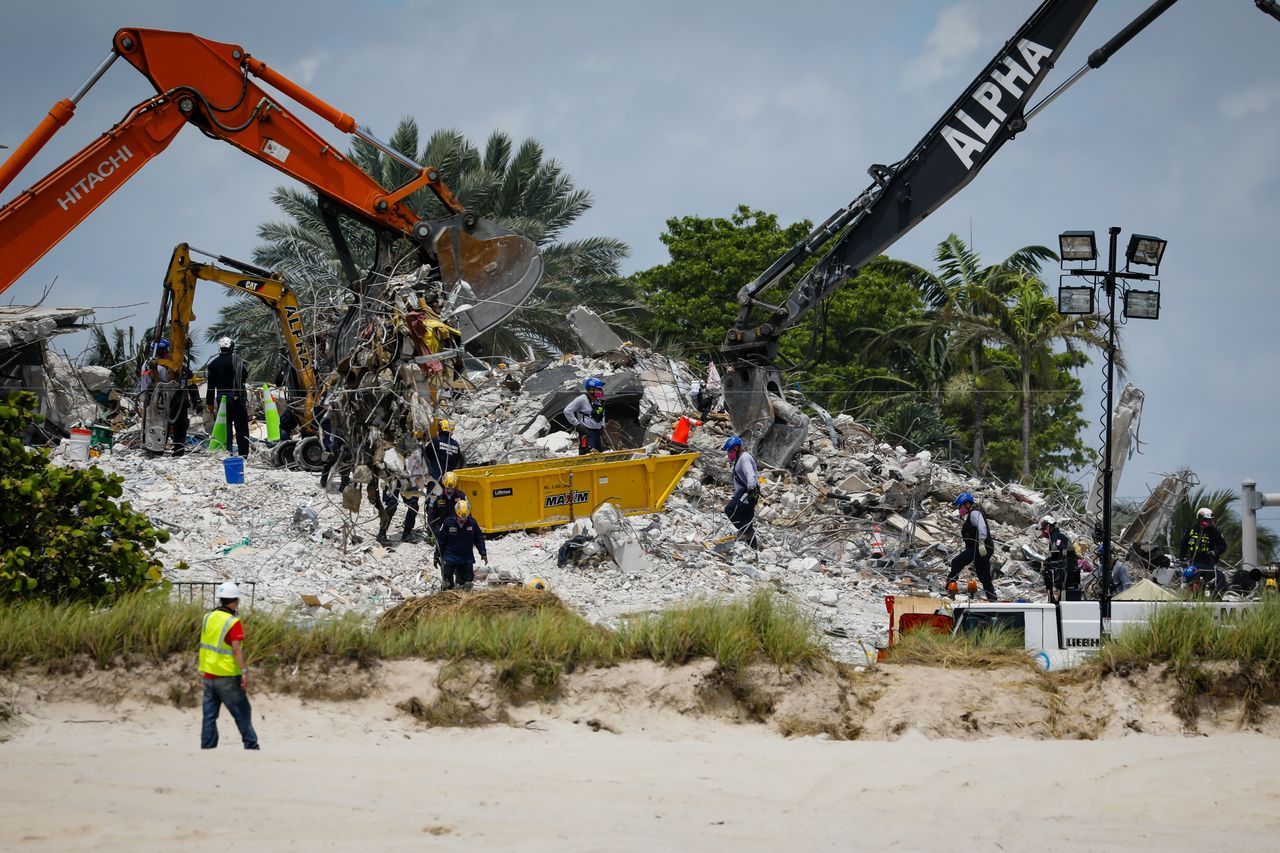 Miami'de çöken binada ölenlerin sayısı 27'ye yükseldi! 118 kişi halen enkaz altında 10