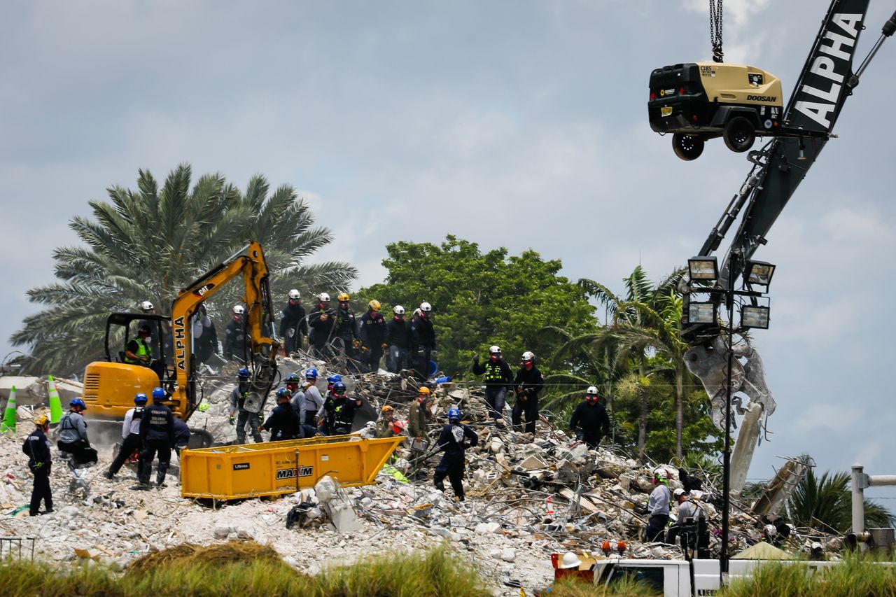 Miami'de çöken binada ölenlerin sayısı 27'ye yükseldi! 118 kişi halen enkaz altında 18