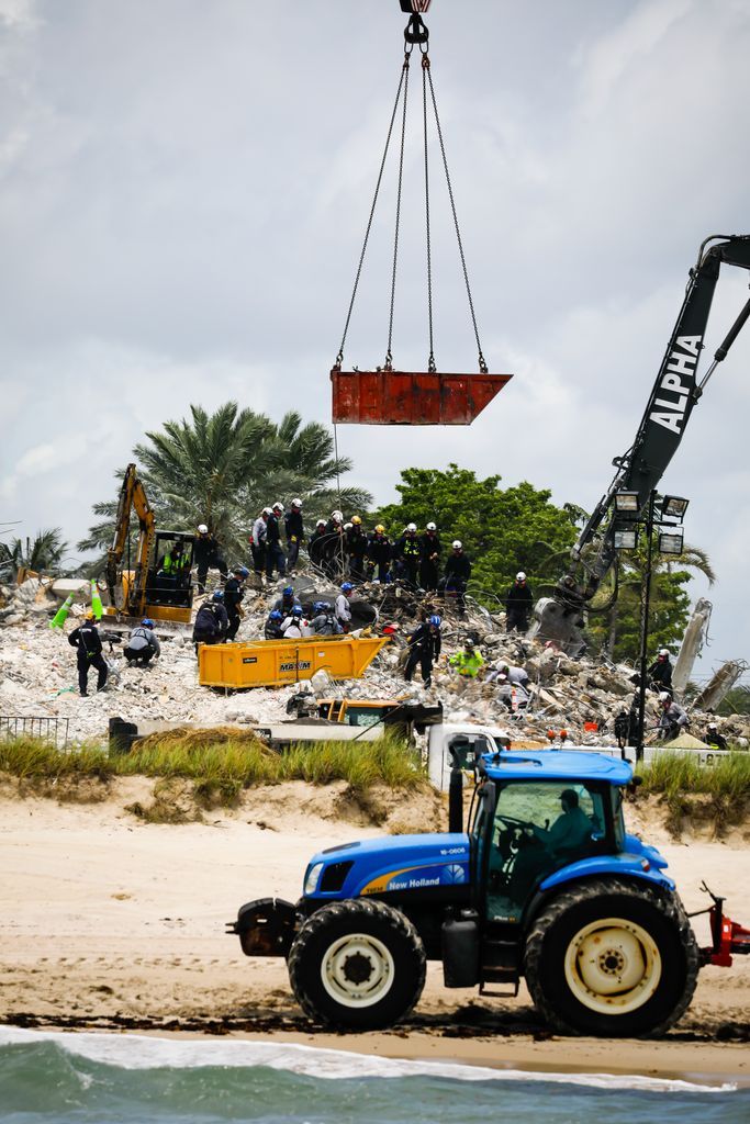 Miami'de çöken binada ölenlerin sayısı 27'ye yükseldi! 118 kişi halen enkaz altında 20