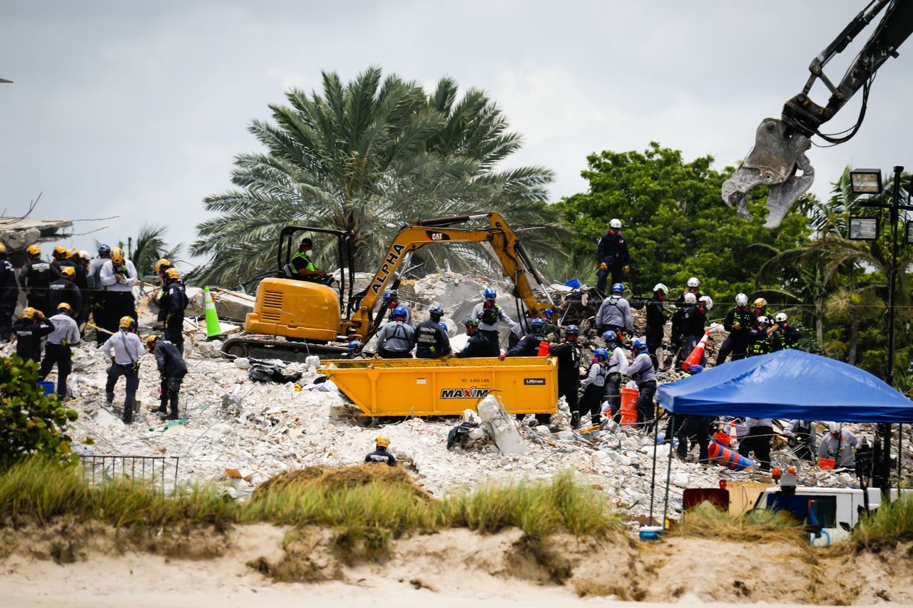 Miami'de çöken binada ölenlerin sayısı 27'ye yükseldi! 118 kişi halen enkaz altında 21