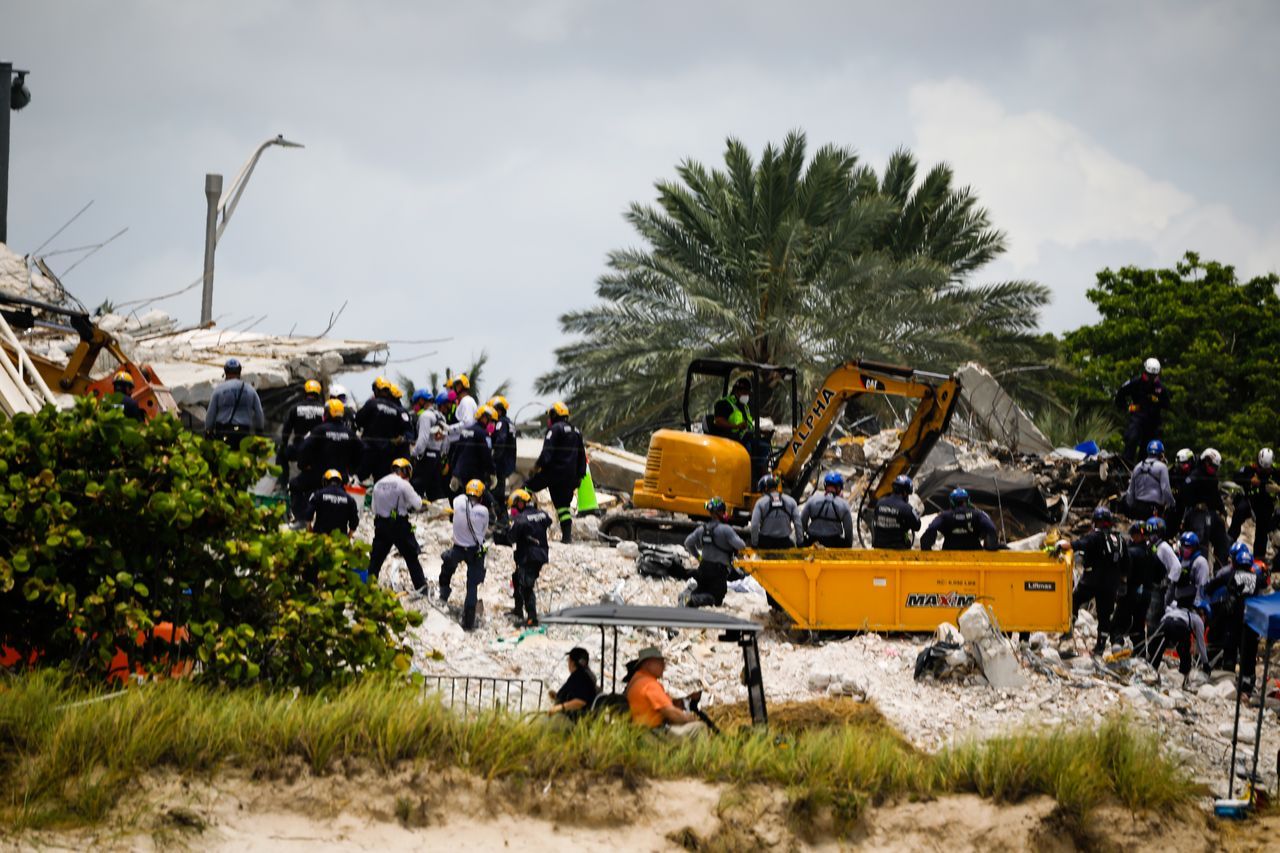 Miami'de çöken binada ölenlerin sayısı 27'ye yükseldi! 118 kişi halen enkaz altında 22