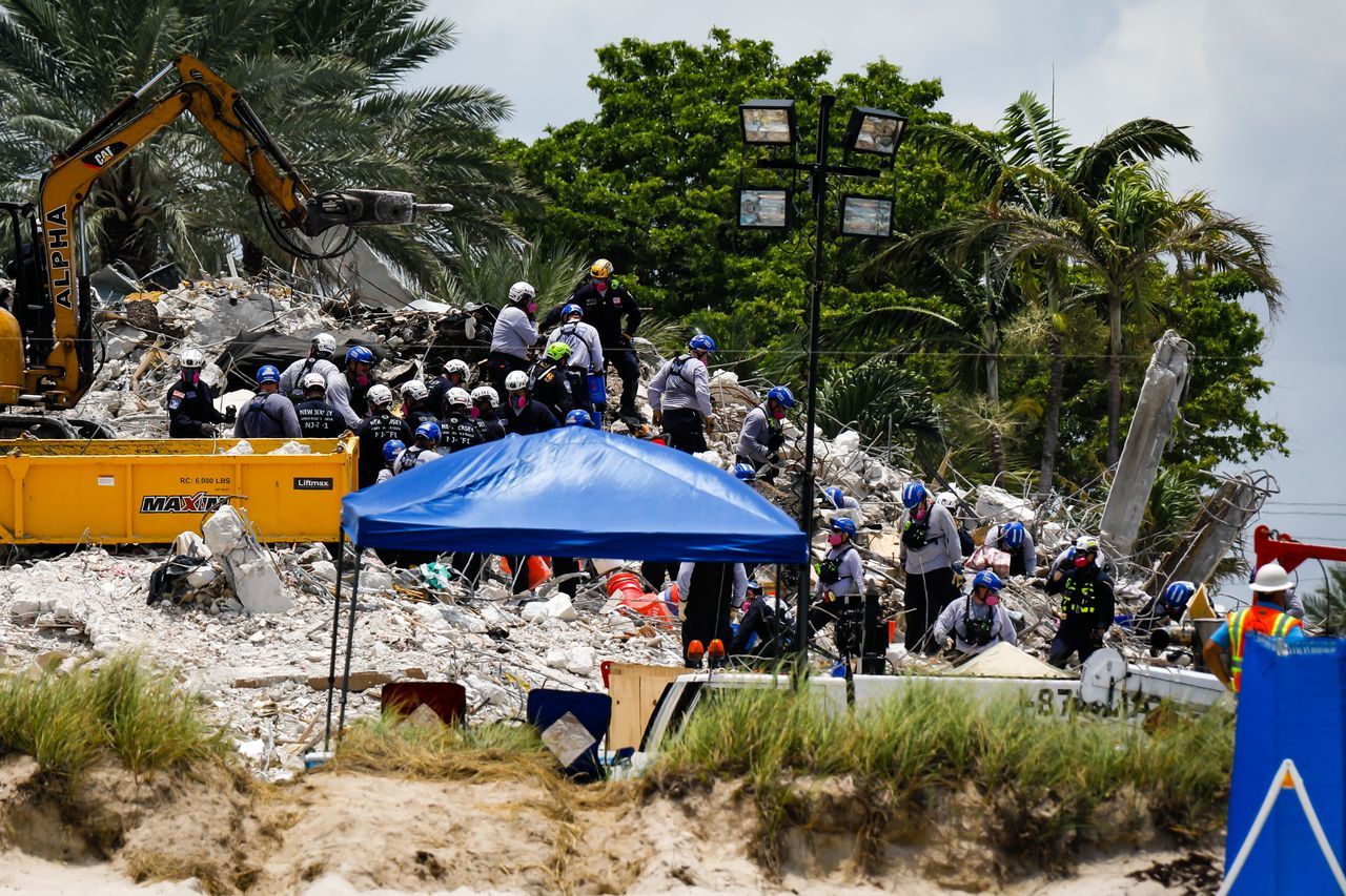 Miami'de çöken binada ölenlerin sayısı 27'ye yükseldi! 118 kişi halen enkaz altında 24