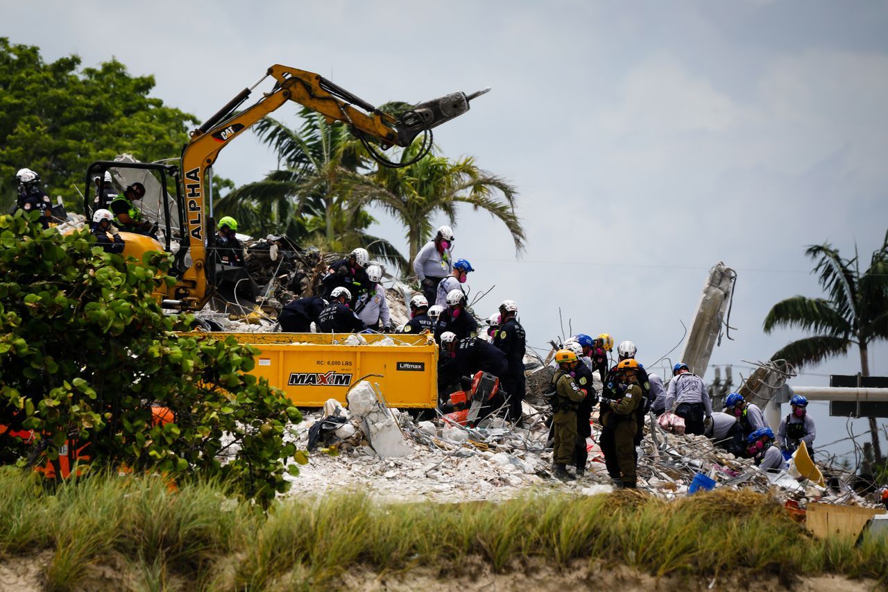 Miami'de çöken binada ölenlerin sayısı 27'ye yükseldi! 118 kişi halen enkaz altında 28