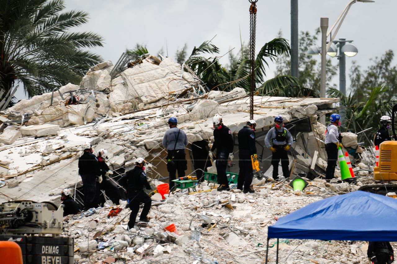 Miami'de çöken binada ölenlerin sayısı 27'ye yükseldi! 118 kişi halen enkaz altında 30