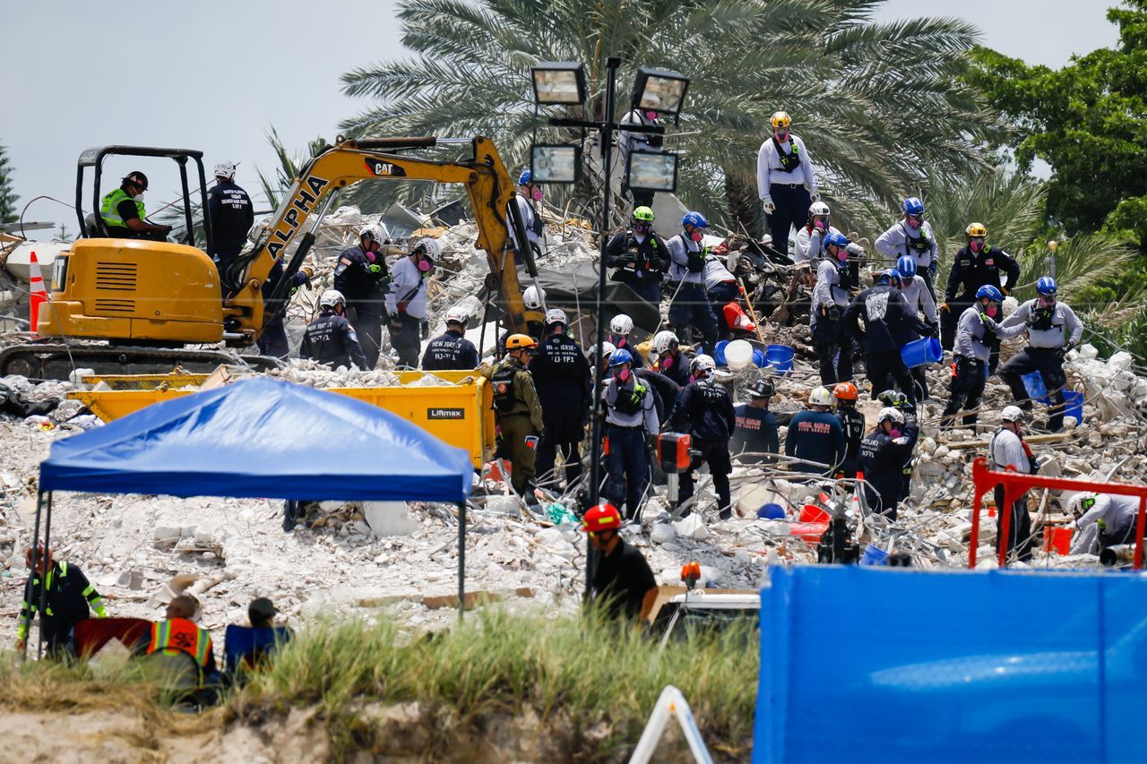 Miami'de çöken binada ölenlerin sayısı 27'ye yükseldi! 118 kişi halen enkaz altında 31