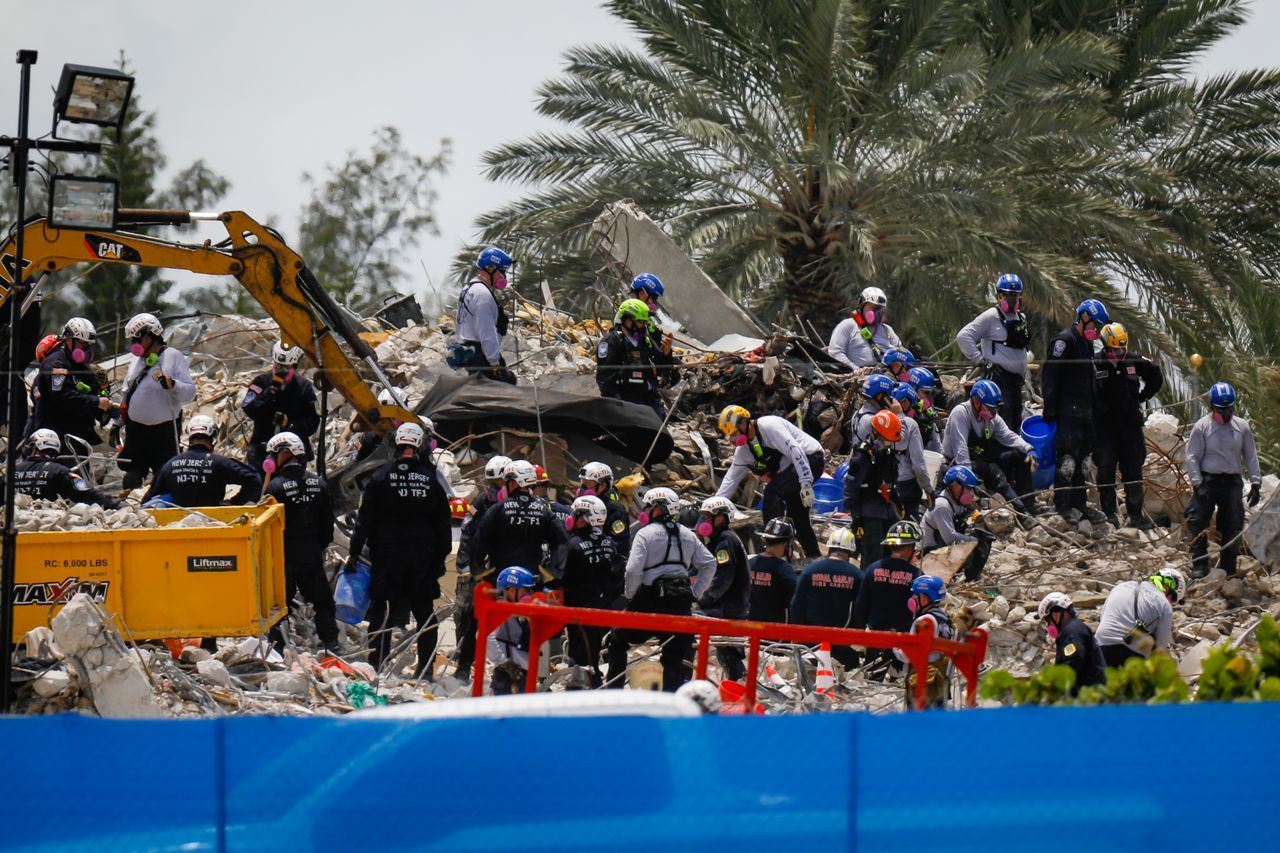 Miami'de çöken binada ölenlerin sayısı 27'ye yükseldi! 118 kişi halen enkaz altında 32