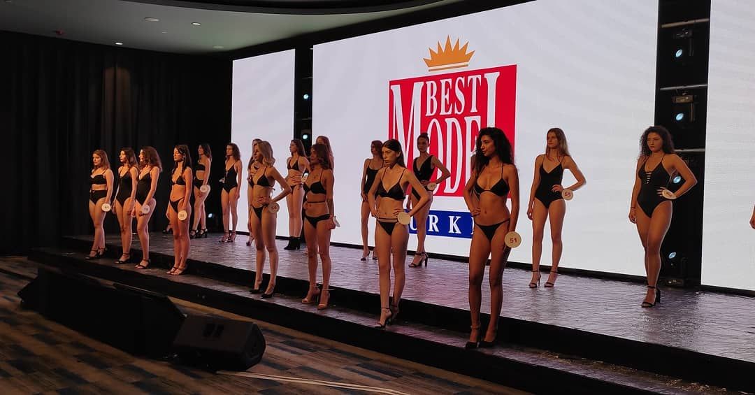 Erkek adaylar diz üstü çöktürülerek yere oturtuldu! Sosyal medya yıkıldı! İşte 34. Best Model Türkiye 2021 yarışmasındaki o görüntülerle ilgili ilk açıklama 15