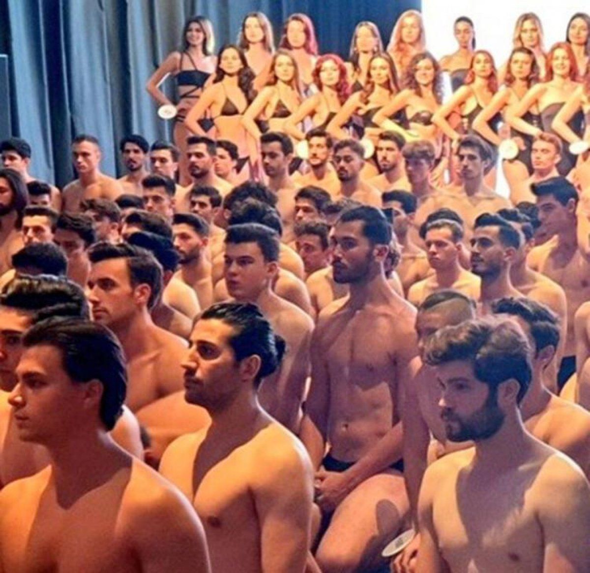Erkek adaylar diz üstü çöktürülerek yere oturtuldu! Sosyal medya yıkıldı! İşte 34. Best Model Türkiye 2021 yarışmasındaki o görüntülerle ilgili ilk açıklama 5