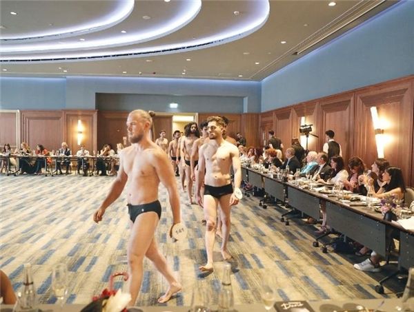 Erkek adaylar diz üstü çöktürülerek yere oturtuldu! Sosyal medya yıkıldı! İşte 34. Best Model Türkiye 2021 yarışmasındaki o görüntülerle ilgili ilk açıklama 10