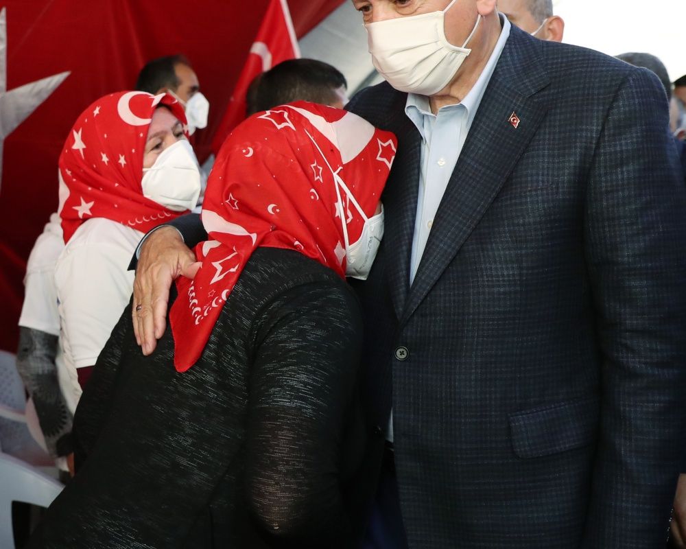Cumhurbaşkanı Erdoğan, Diyarbakır Annelerini kaldıkları çadırda ziyaret etti 7