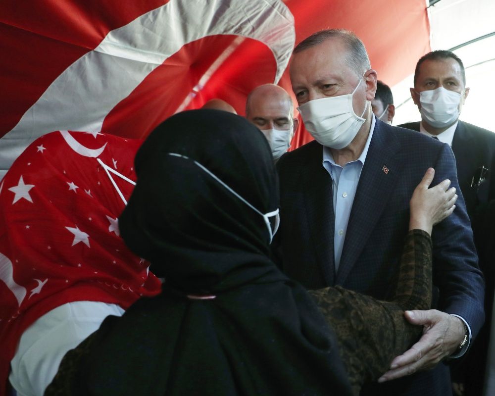 Cumhurbaşkanı Erdoğan, Diyarbakır Annelerini kaldıkları çadırda ziyaret etti 12