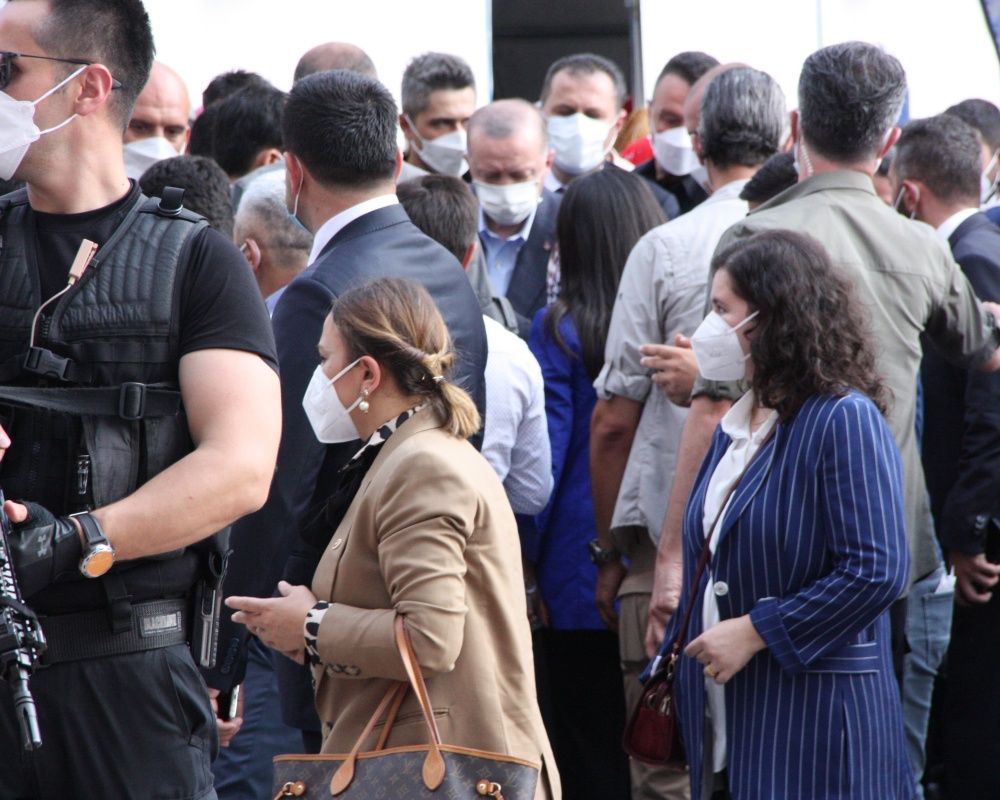Cumhurbaşkanı Erdoğan, Diyarbakır Annelerini kaldıkları çadırda ziyaret etti 29