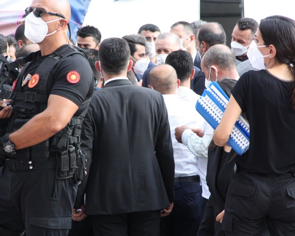 Cumhurbaşkanı Erdoğan, Diyarbakır Annelerini kaldıkları çadırda ziyaret etti 30