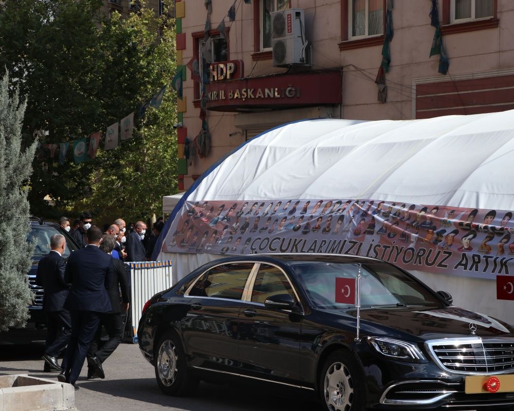 Cumhurbaşkanı Erdoğan, Diyarbakır Annelerini kaldıkları çadırda ziyaret etti 35