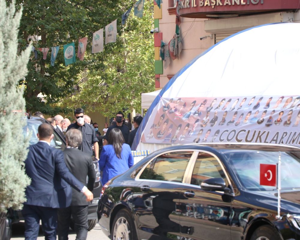 Cumhurbaşkanı Erdoğan, Diyarbakır Annelerini kaldıkları çadırda ziyaret etti 26