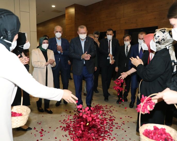 Cumhurbaşkanı Erdoğan, Diyarbakır Annelerini kaldıkları çadırda ziyaret etti 40