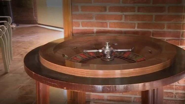 Tosuncuk'un 10 odalı evinde özel kumar bölümü de var! 6