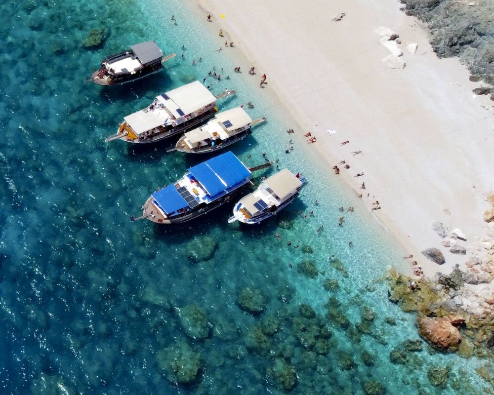 Yerleşimin bulunmadığı Suluada'ya ziyaretçi akını 1