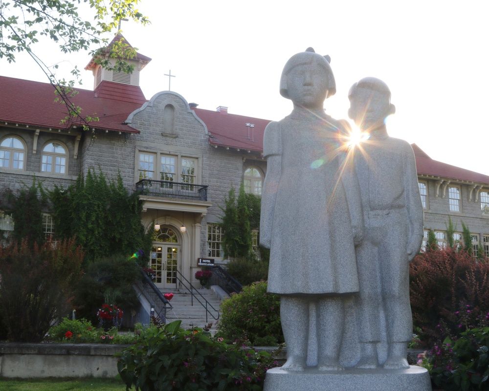 Kanadalı eski piskopostan kilise okullarının bahçesindeki çocuk mezarları ile ilgili kan donduran itiraflar 37