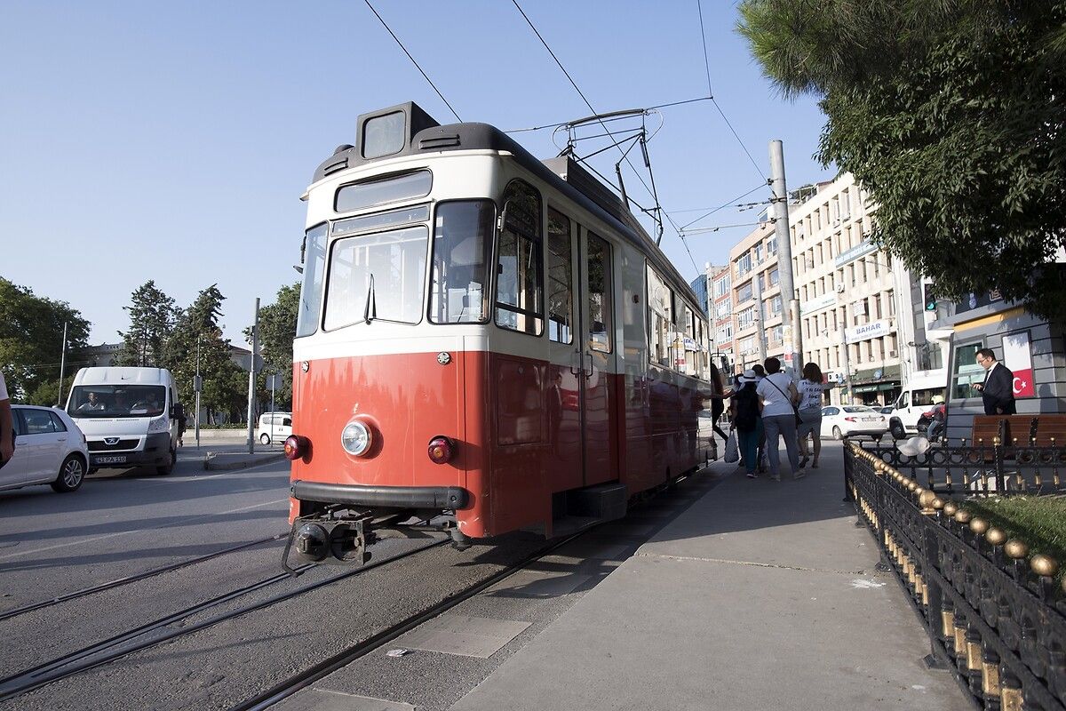 Kadıköy-Moda tramvay hattında hatalı park seferlerin aksamasına neden oluyor! 6 ayda 20 saat sefer aksadı 10