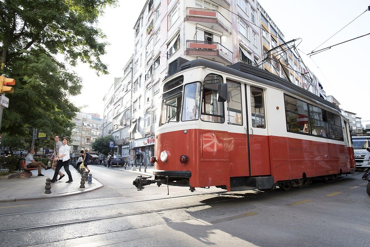 Kadıköy-Moda tramvay hattında hatalı park seferlerin aksamasına neden oluyor! 6 ayda 20 saat sefer aksadı 11