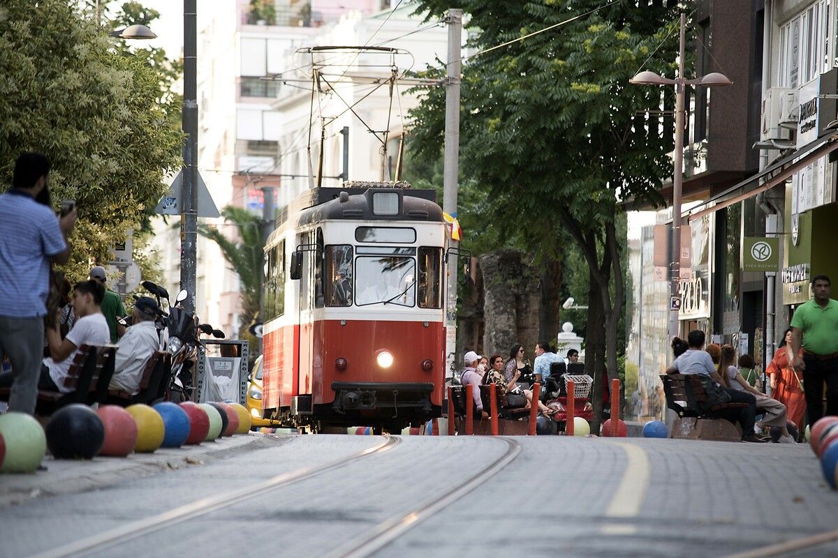 Kadıköy-Moda tramvay hattında hatalı park seferlerin aksamasına neden oluyor! 6 ayda 20 saat sefer aksadı 13