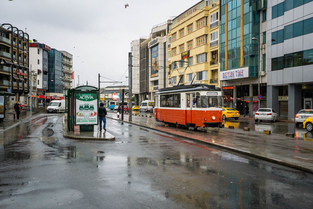 Kadıköy-Moda tramvay hattında hatalı park seferlerin aksamasına neden oluyor! 6 ayda 20 saat sefer aksadı 14