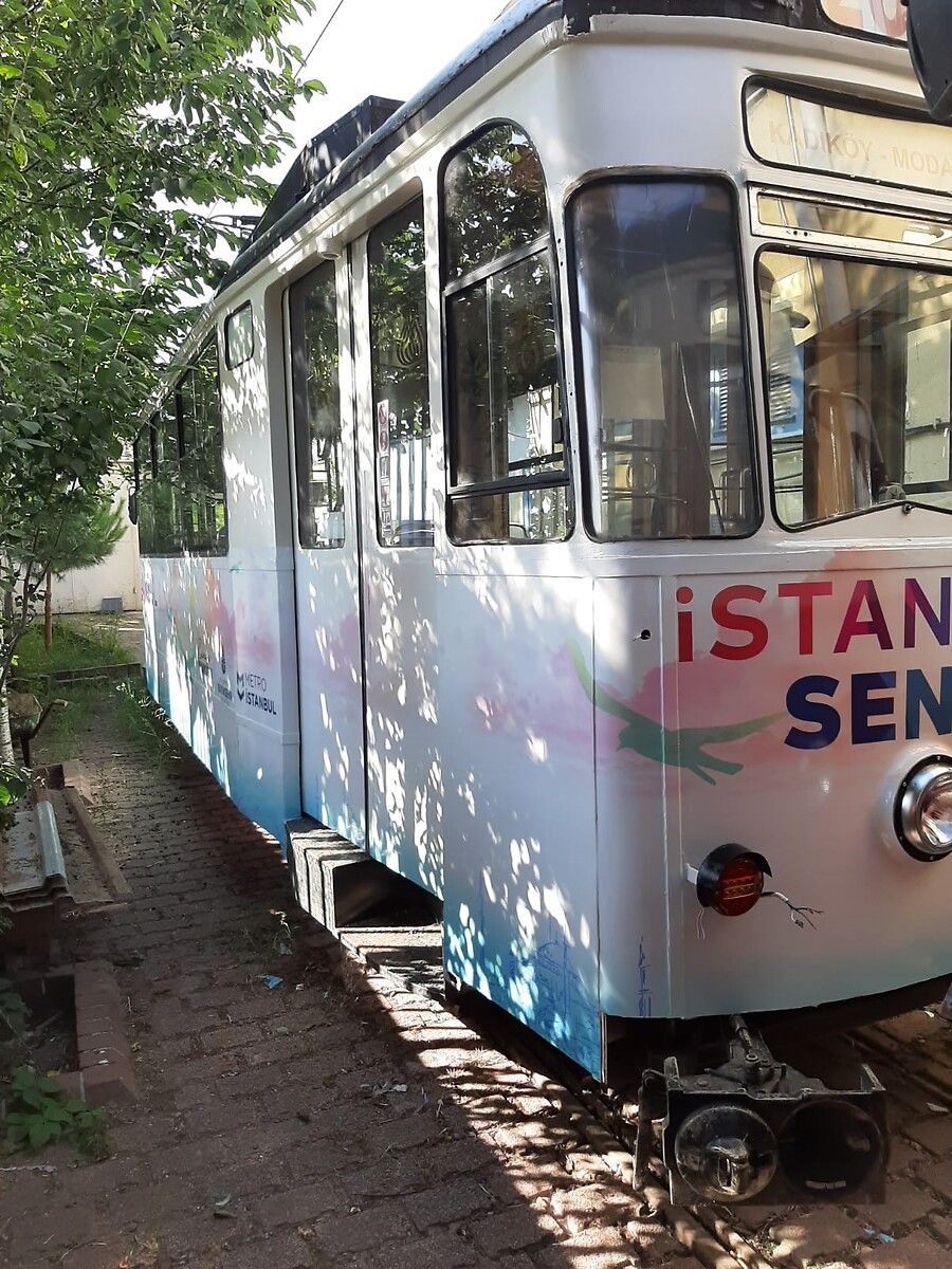 Kadıköy-Moda tramvay hattında hatalı park seferlerin aksamasına neden oluyor! 6 ayda 20 saat sefer aksadı 6