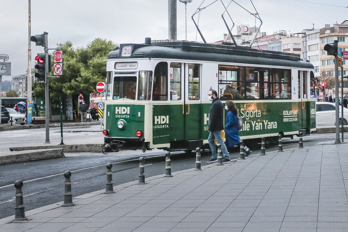 Kadıköy-Moda tramvay hattında hatalı park seferlerin aksamasına neden oluyor! 6 ayda 20 saat sefer aksadı 17