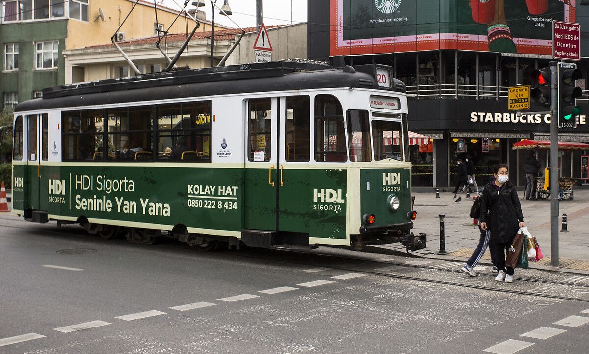 Kadıköy-Moda tramvay hattında hatalı park seferlerin aksamasına neden oluyor! 6 ayda 20 saat sefer aksadı 18