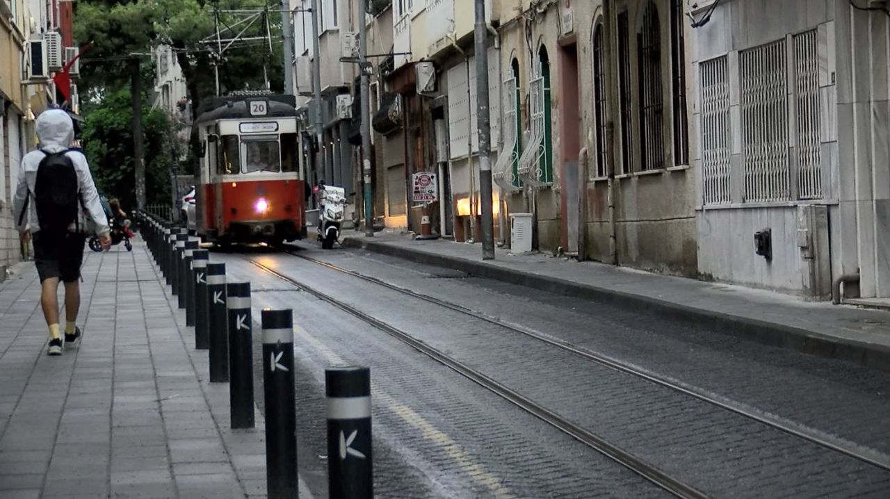 Kadıköy-Moda tramvay hattında hatalı park seferlerin aksamasına neden oluyor! 6 ayda 20 saat sefer aksadı 9