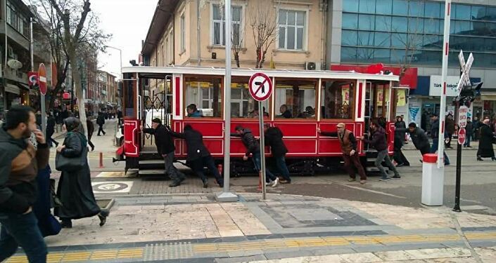 Kadıköy-Moda tramvay hattında hatalı park seferlerin aksamasına neden oluyor! 6 ayda 20 saat sefer aksadı 1