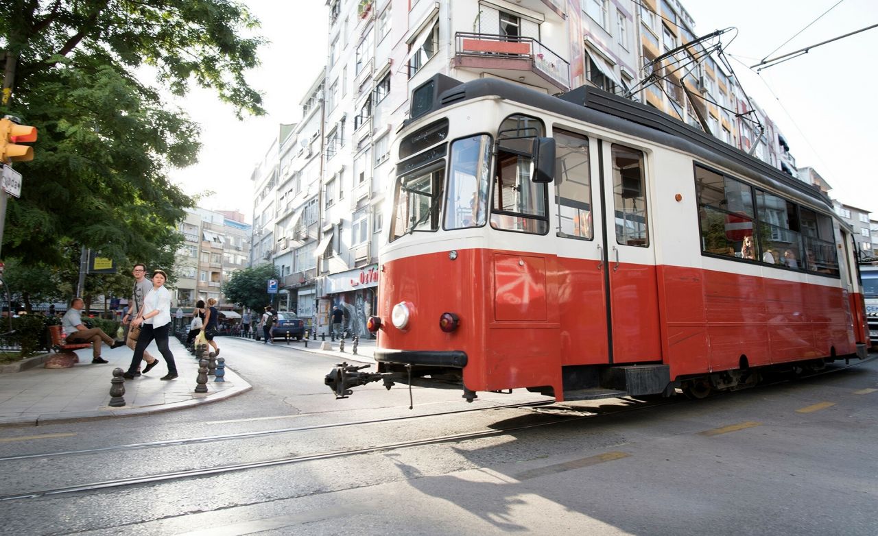 Kadıköy-Moda tramvay hattında hatalı park seferlerin aksamasına neden oluyor! 6 ayda 20 saat sefer aksadı 4