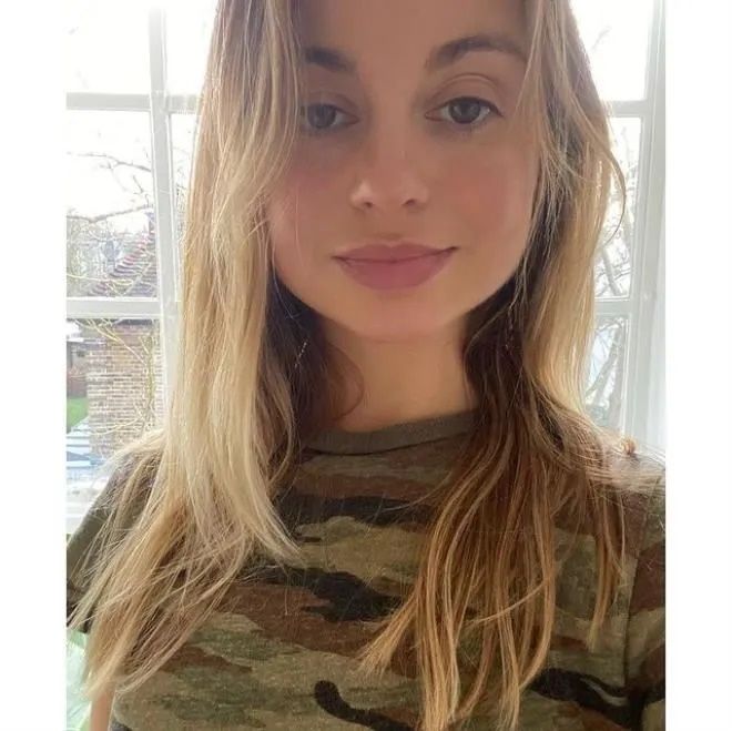 İngiliz Kraliyet Ailesi şokta! Ailenin en güzel kadını kullanılmış iç çamaşırlarını satıyor! instagram fenomeni Kraliçe adayı... 4