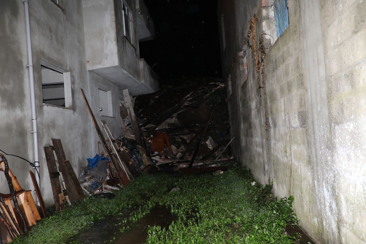 Rize'de gök yarıldı! Dereler taştı, heyelanlar oluştu, yollar kapandı 15