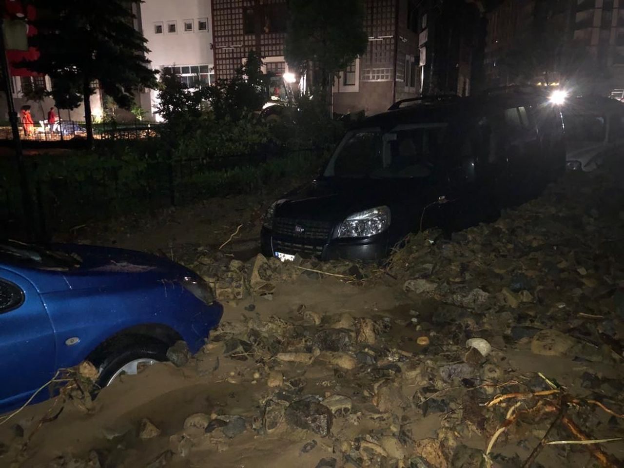 Rize'de gök yarıldı! Dereler taştı, heyelanlar oluştu, yollar kapandı 23