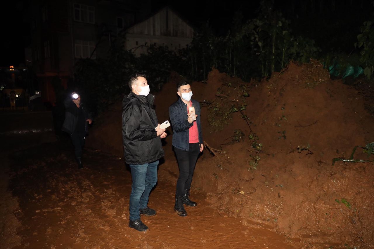 Rize'de gök yarıldı! Dereler taştı, heyelanlar oluştu, yollar kapandı 28