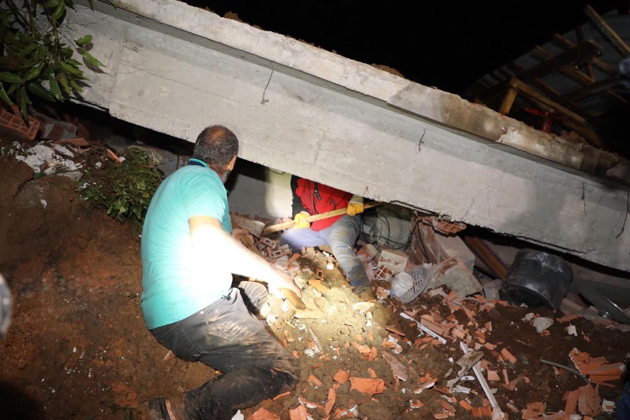 Rize'de gök yarıldı! Dereler taştı, heyelanlar oluştu, yollar kapandı 38