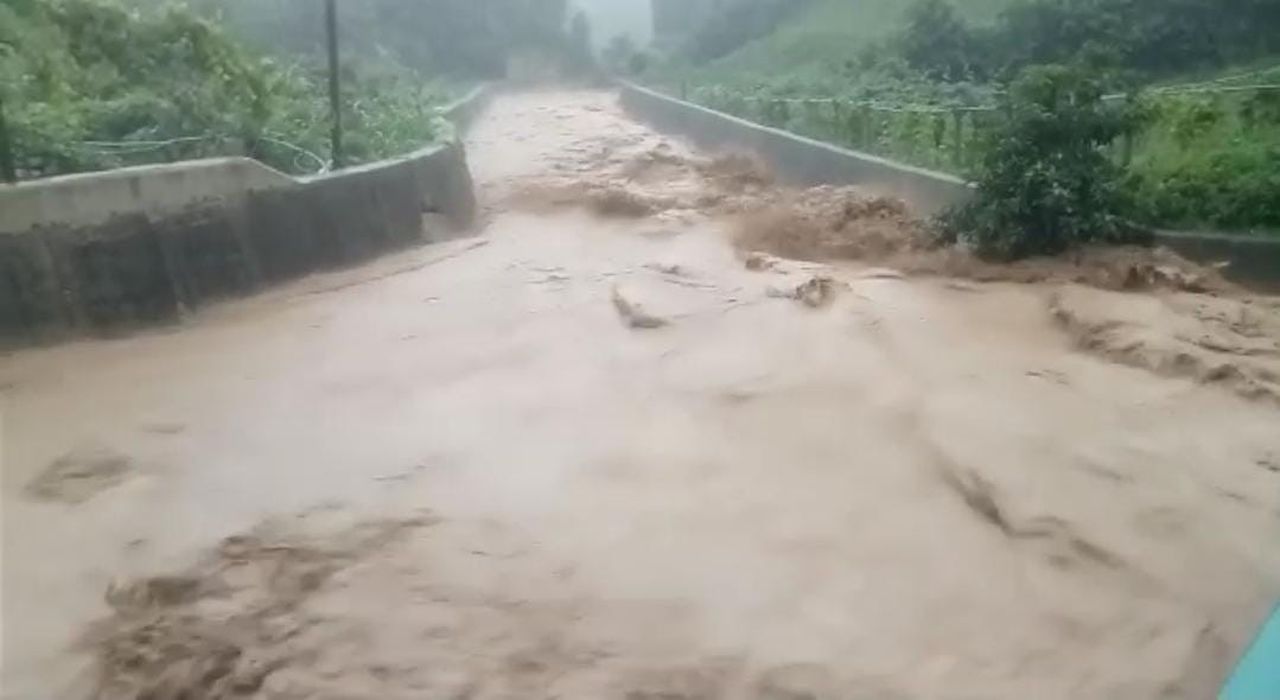 Rize'de gök yarıldı! Dereler taştı, heyelanlar oluştu, yollar kapandı 5