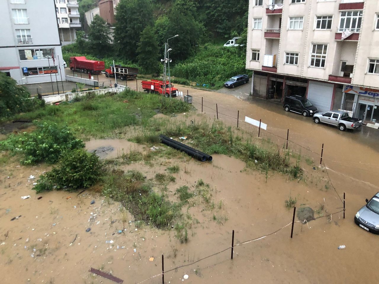 Rize'de gök yarıldı! Dereler taştı, heyelanlar oluştu, yollar kapandı 7