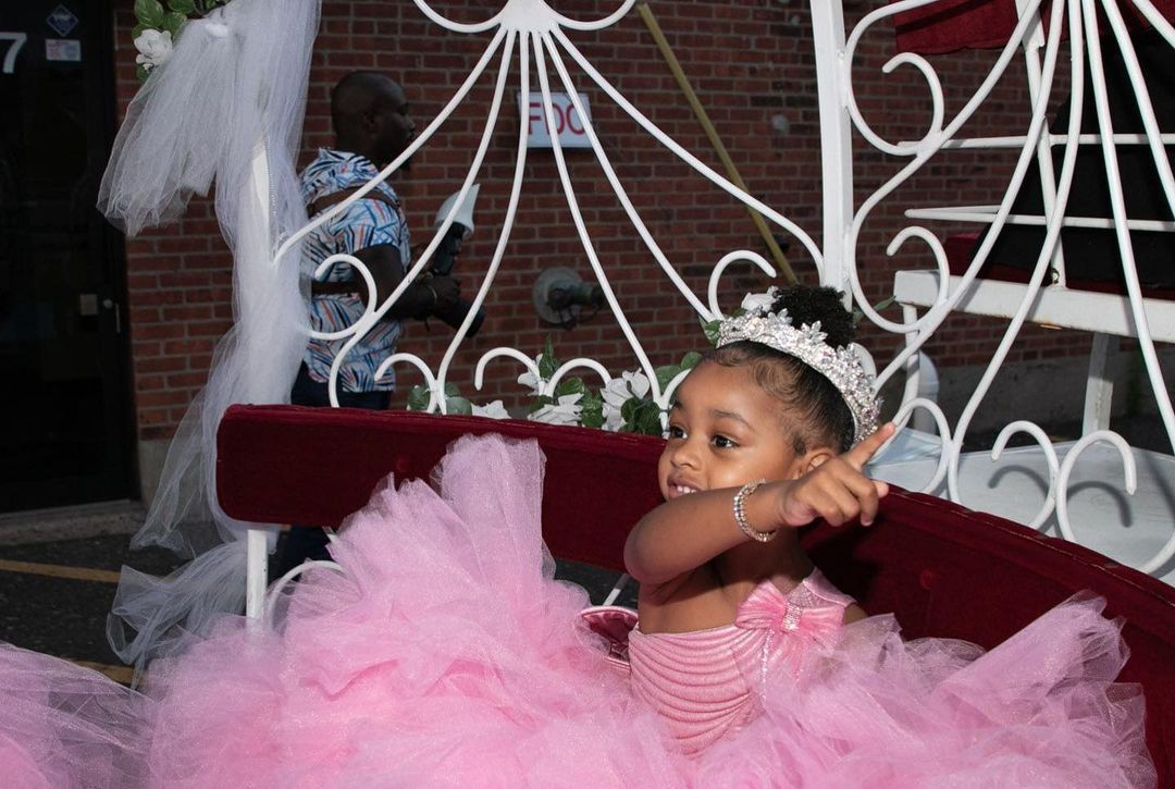 Dünyaca ünlü rap şarkıcısı Cardi B'den 3 yaşındaki kızına inanılmaz parti! Aldığı hediye servet değerinde 34