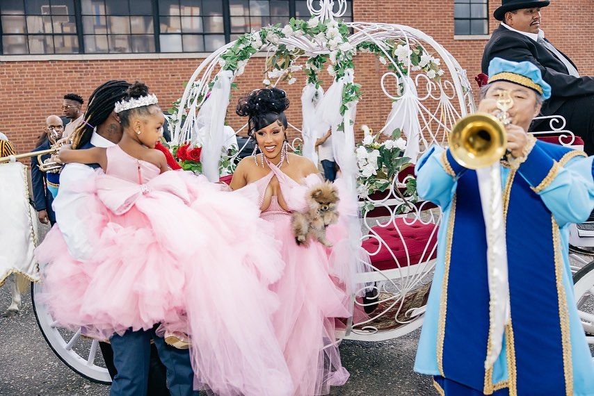 Dünyaca ünlü rap şarkıcısı Cardi B'den 3 yaşındaki kızına inanılmaz parti! Aldığı hediye servet değerinde 38
