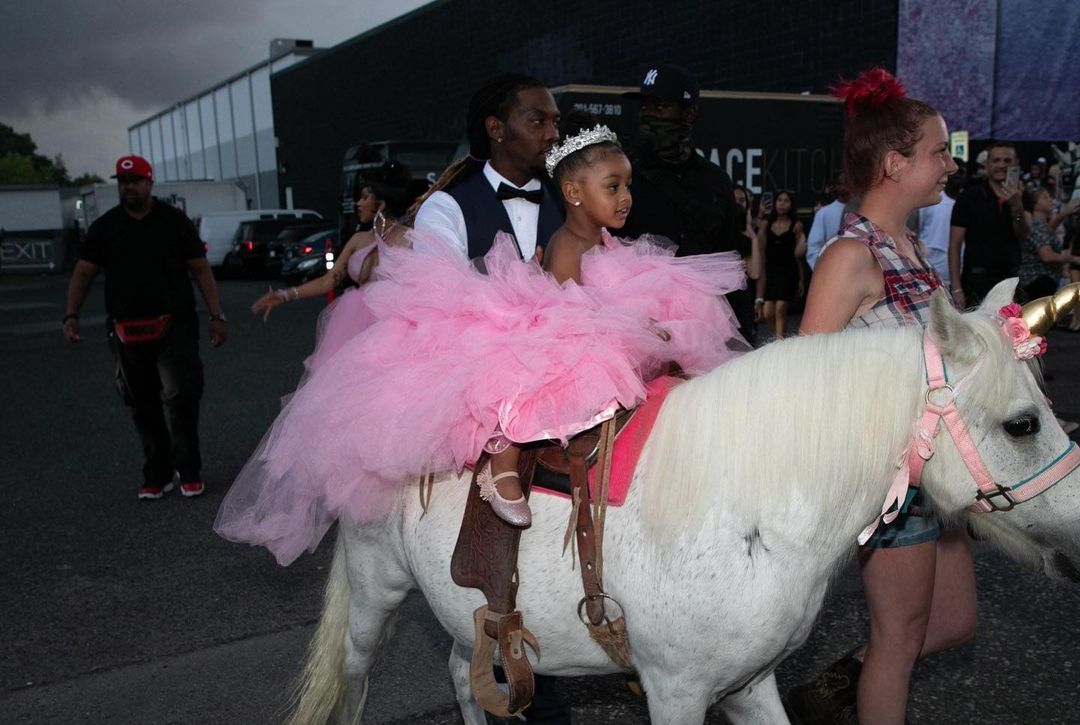 Dünyaca ünlü rap şarkıcısı Cardi B'den 3 yaşındaki kızına inanılmaz parti! Aldığı hediye servet değerinde 36
