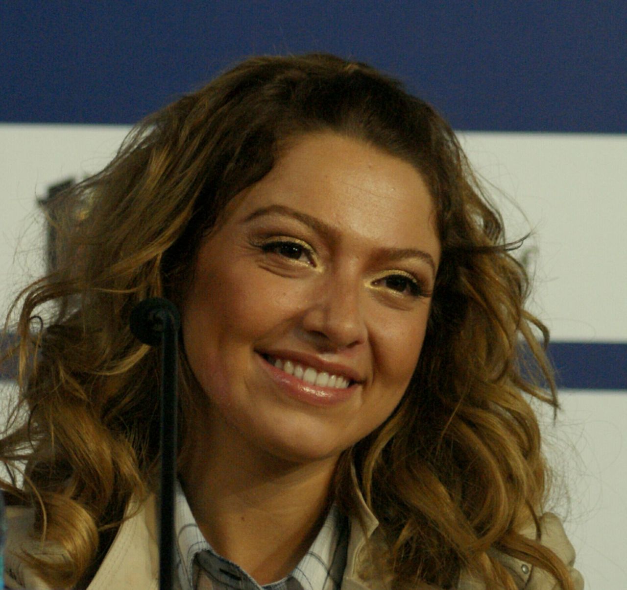 Hadise o haberlere ateş püskürdü! Çağla Şikel'e verdi veriştirdi! Maske paylaşımı bardağı taşırdı! 4