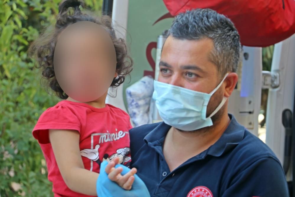 Anne evi terk etti! 4 çocuk açlıktan baygın halde bulundu! '5 yaşındaki çocuğu bile mamayla besliyordu' 1