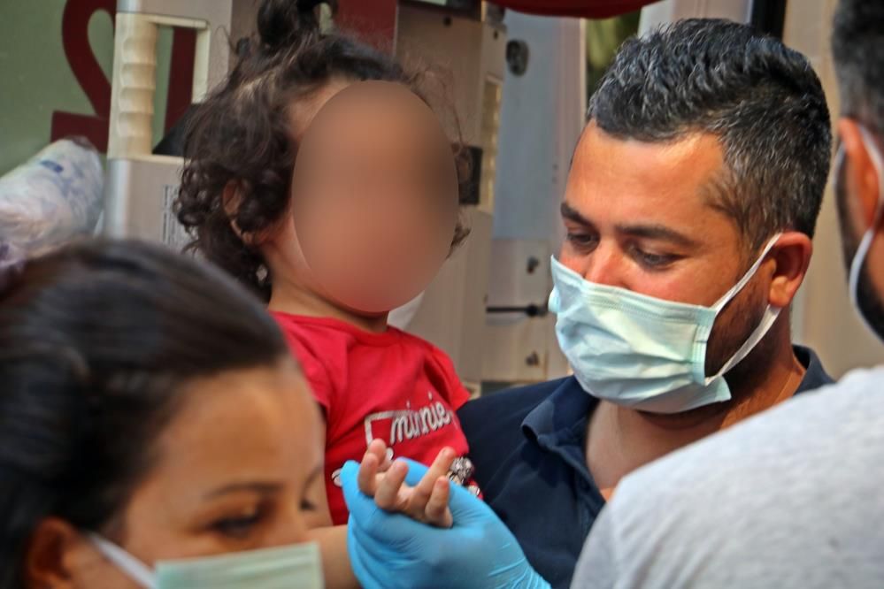 Anne evi terk etti! 4 çocuk açlıktan baygın halde bulundu! '5 yaşındaki çocuğu bile mamayla besliyordu' 4