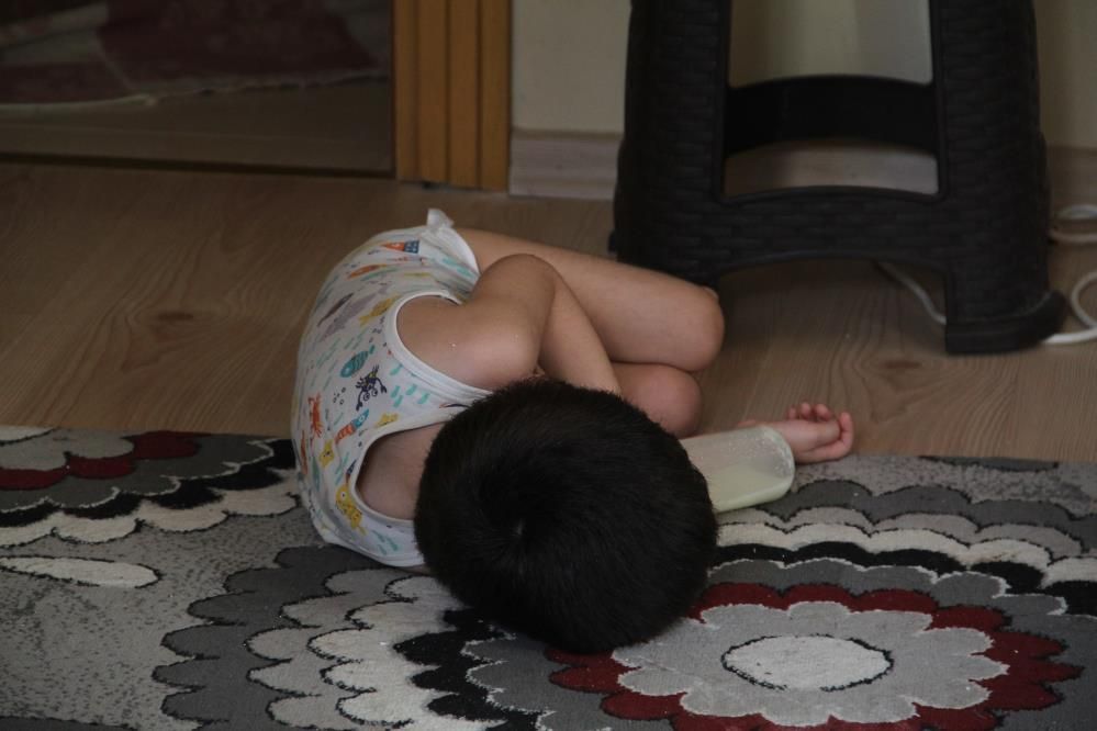 Anne evi terk etti! 4 çocuk açlıktan baygın halde bulundu! '5 yaşındaki çocuğu bile mamayla besliyordu' 7