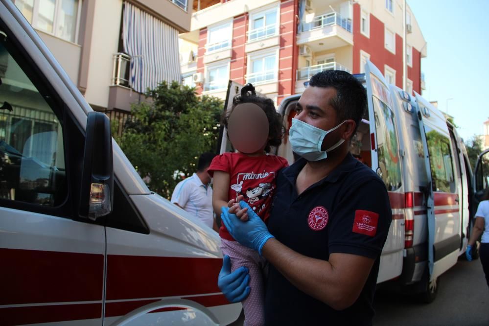 Anne evi terk etti! 4 çocuk açlıktan baygın halde bulundu! '5 yaşındaki çocuğu bile mamayla besliyordu' 22